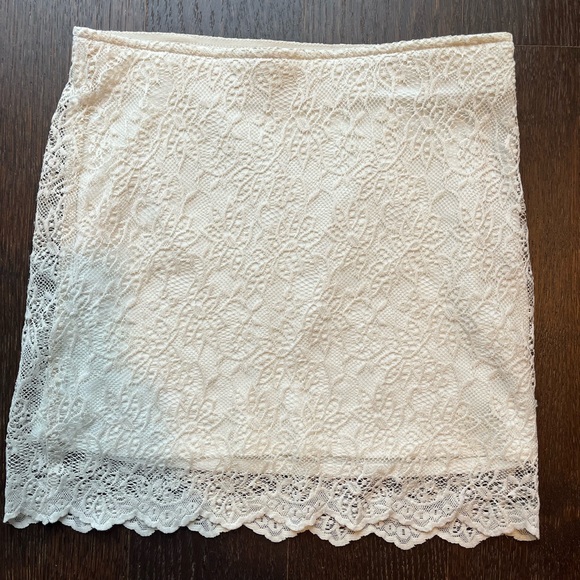 Lace Off-white fitted mini skirt Small Zara - Picture 7 of 16